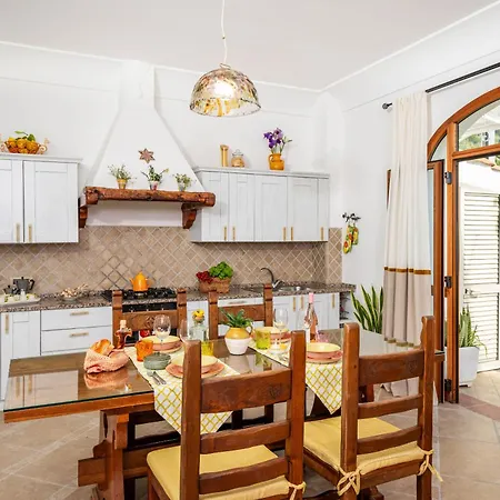 Casa Giulia Гостьовий будинок 2*